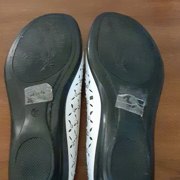 Sag Harbor Flats - Picture 3 of 5